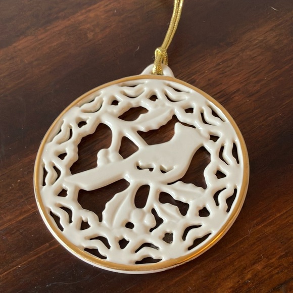 Lenox: Cardinal Pierced Christmas Ornament- Gold Tone - Picture 1 of 16